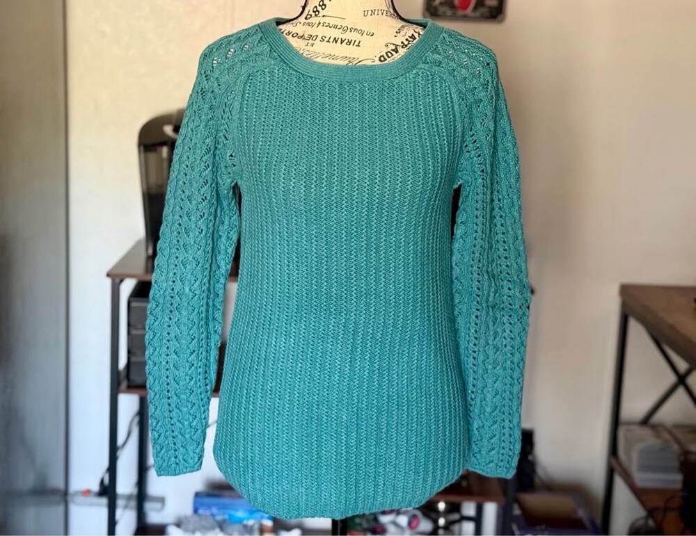 Women’s Ann Taylor Loft Aqua Cable Sleeve Sweater Size Small
